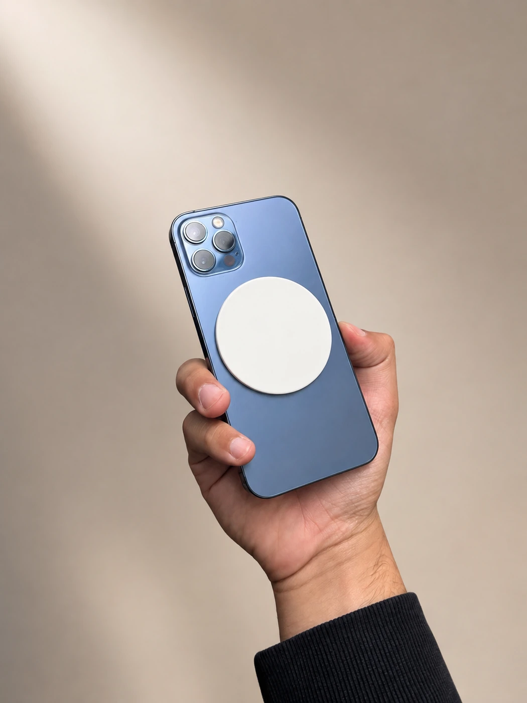 White Forje Link attached to a blue iPhone